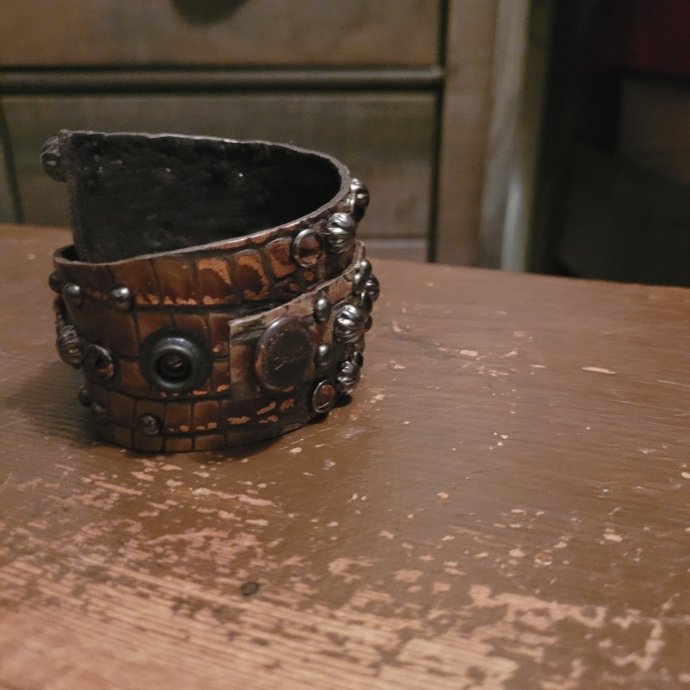Leather Bracket - Picture 4 of 7